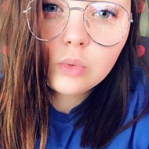 Meet your Posher, Adrianna